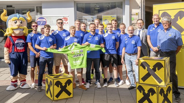 Das Team von Union Leoben für die Saison 2019/20 in der Spusu Challenge mit Vorstand, Sponsoren und dem Maskottchen Fredl. | Foto: Klaus Pressberger