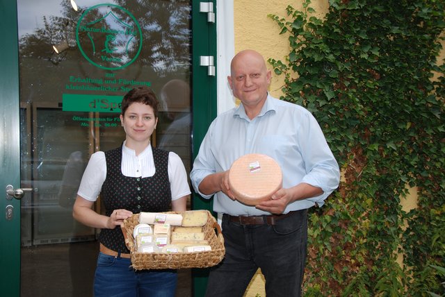 Robert Strasser und Tina Mitterlehner laden am Samstag zum Opening in den neuen Selbstbedienungsladen ein.