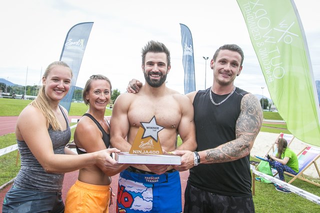 Das erfolgreichste Ninja-Team um Celina Schoibl (links).