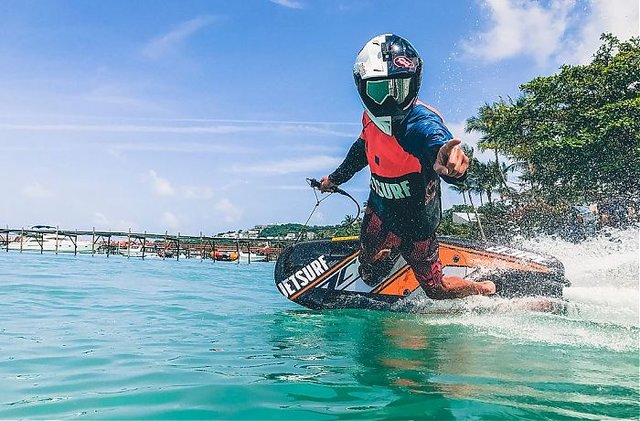 Mache mit und sichere dir einen Jetsurf Grundkurs für 2 Personen in Pachfurth!