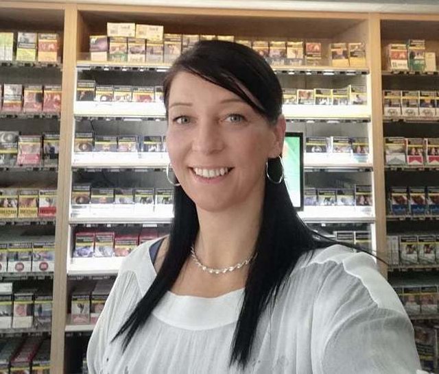 Karin Kahr ist Mitarbeiterin bei der Trafik Rumpler in Kindberg.