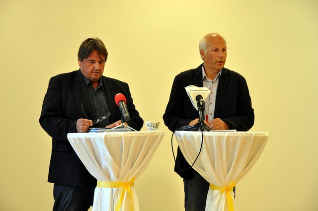 Frauentals Bgm. Bernd Hermann (rechts) verteidigt NAbg. Josef Muchitsch, Gewerkschaft und Arbeiterkammer. | Foto: Martin Löscher