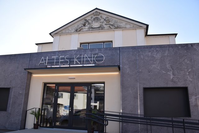 Im Alten Kino Leibnitz wird am 24. August um 18 Uhr die Ausstellung "50 Jahre Steirische Weinhoheiten" eröffnet.