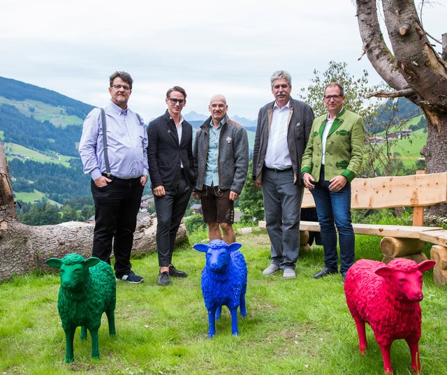 Auf der Schafalm: Reinhard Riedl (Leiter des Instituts Digital Enabling an der Berner Fachhochschule), Janis Jung (CEO und Co-Founder von MOOCI), Hanns Kratzer (PERI Group), Hans Jörg Schelling (PRAEVENIRE Präsident), Christoph Klein (Direktor der AK Wien und Bundesarbeitskammer).