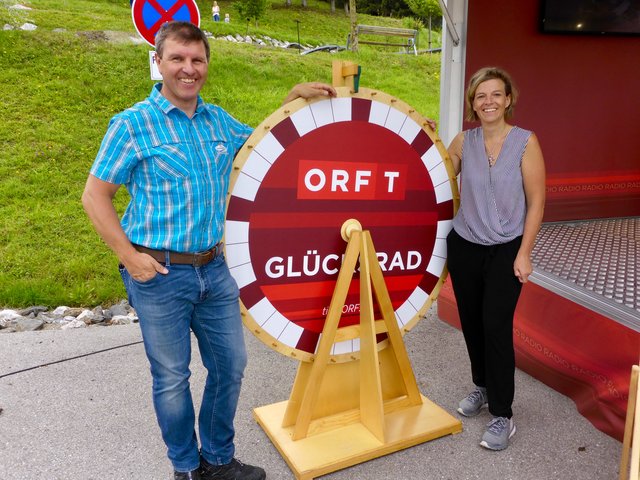 Am ORF Glücksrad: Michael Keller GF TVB Tannheimer Tal und Bgm. Karina Konrad. | Foto: Graeff