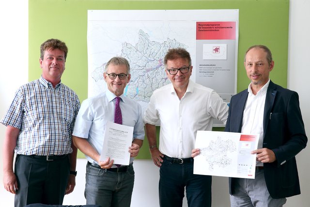 Franz Überwimmer, Wasserwirtschaftliches Planungsorgan, Herbert Rössler, Abteilung Anlagen-, Umwelt- und Wasserrecht, Umweltlandesrat Rudi Anschober, Peter Anderwald, Wasserwirtschaftliches Planungsorgan (v. l.).