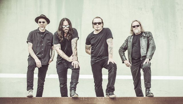 Böhse Onkelz rocken die Trabrennbahn. 40.000 Fans kommen nach Wels.