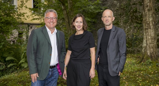 Heinrich Schellhorn mit dem Leitungs-Duo von "ORTung", Tina Heine und Theo Deutinger.