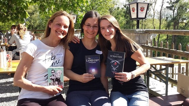 Interessierte Autoren können sich an Anna Katmore und Jessica Raven wenden. Kontaktinfos unter annakatmore.com.