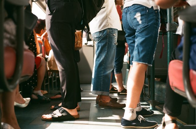 Land NÖ unterstützt Studenten beim Öffi-Fahren.