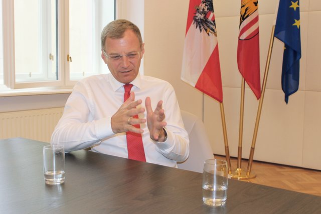Thomas Stelzer (ÖVP) ist seit April 2017 Landeshauptmann. Seine ÖVP regiert in Oberösterreich mit den Freiheitlichen.