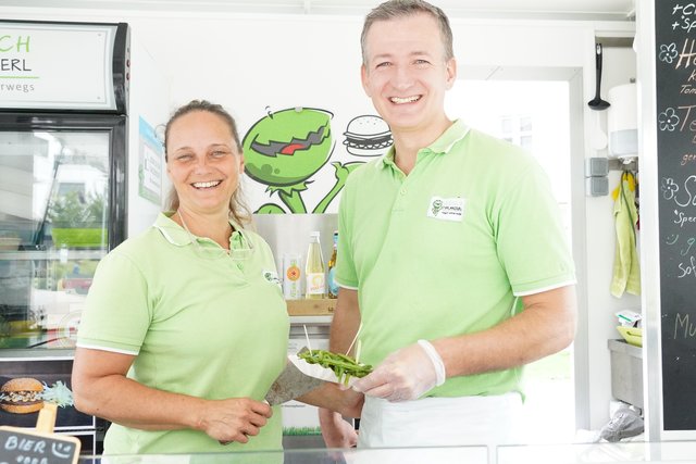 Das "Vleischpfanzerl" ist mittlerweile sehr bekannt. Cassandra Winter und Martin Jager werden auf vielen Events deswegen freudig erwartet. | Foto: Bettina Buchbauer
