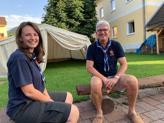 Die Gruppenleiter der Pfadfindergruppe Langenwang Verena Grill und Josef Windhaber.
