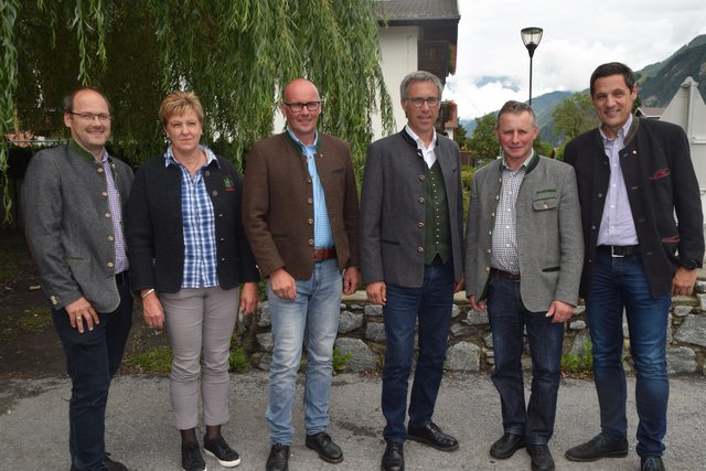 Peter Frank, Maria Förg, Bernhard Achenrainer (Bgm. Tösens), Georg Strasser (Bauernbundpräsident), Elmar Monz (Bezirksbauernobmann) und Peter Raggl (Bauernbunddirektor) (v.l.).