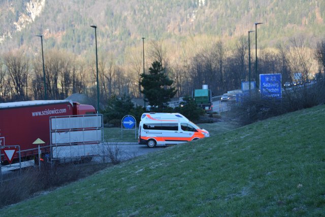 "Wenn Rettungskräfte durch verstopfte Abfahrten behindert werden und wertvolle Zeit bei Einsatzfahrten verlieren, dann brennt der Hut", sagt Brixleggs Bgm Rudi Puecher.