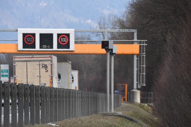 Seit 21. August 2019 gibt es ein neues Front-Geschwindigkeitsmessgerät kurz vor der Ausfahrt Siezenheim.