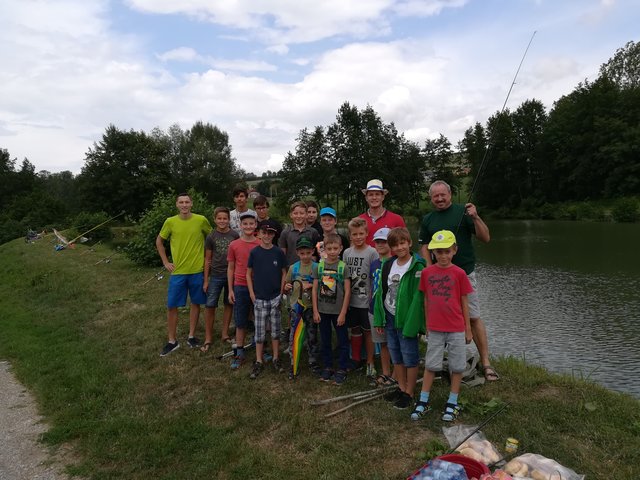 14 junge Fischer freuten die Ferienaktion.