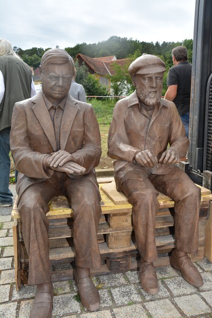 Noch befinden sich die beiden Figuren nebeneinander auf der Palette, schon bald werden sie zusammen an einem Tisch sitzen.