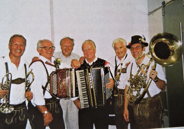 Im Jahre 2000 nahm Jakob Rader mit einem letzten Konzert auf der Villacher Draubühne, bei dem auch "Slavko Avsenik" mit seinen Jungen Oberkrainern  aufspielte, Abschied von den „Wernberger Buam!“
