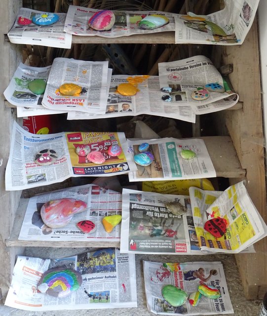 Die fertig bemalten Donausteine. | Foto: TVM