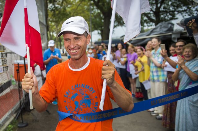 Smarana Puntigam beim Zieleinlauf nach 118 Marathons am Stück in New York.