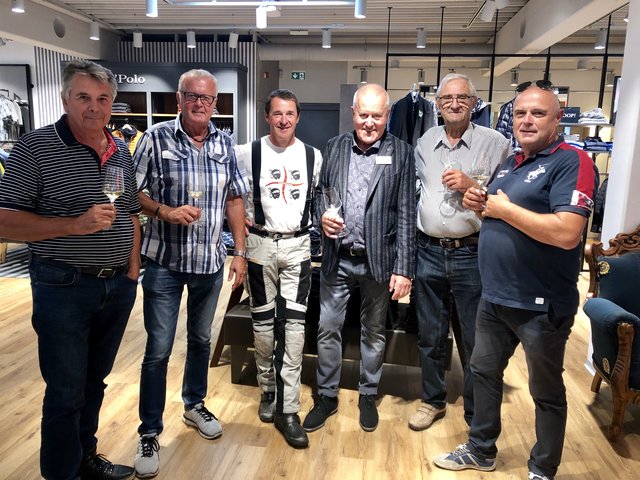 Auch die Motorradfreunde aus der Südoststeiermark überraschten Ferdinand Roth bei der Eröffnung.