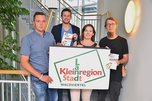 Obmann Christian Dogl, Christoph Mayer von der Waldviertel Akademie, Kleinregionsmanagerin Viktoria Prinz und Kameramann und Filmproduzent Christian Pfabigan