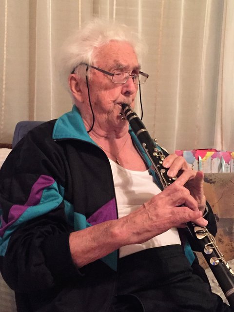 Am 12. Jänner 2019 spielte er zu seinem 88. Geburtstag  auf seiner Klarinette mit Sohn Herwig und Freund Hubert flott auf. 