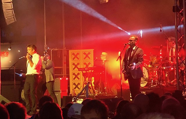 Auch "The Monroes" (Vbg.) gaben ein umjubeltes Konzert auf der Bühne am Hauptplatz.