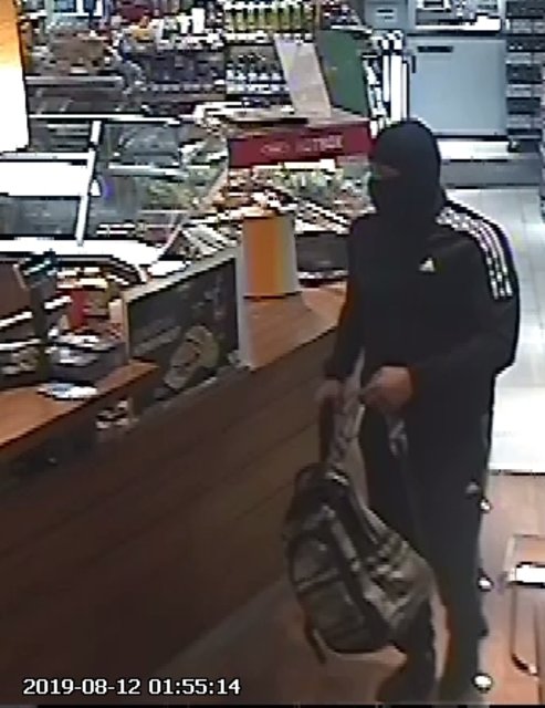 Überwachungskamera-Bild aus der Wörgler Tankstelle – nun wurde der Täter von der Polizei überführt.