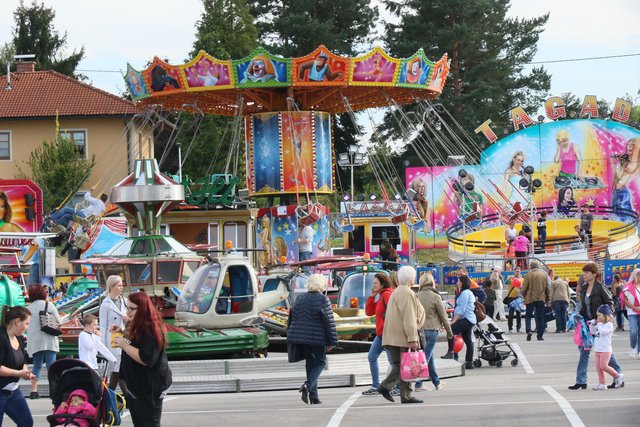 Der Vergnügungspark bietet Spaß für Groß und Klein.