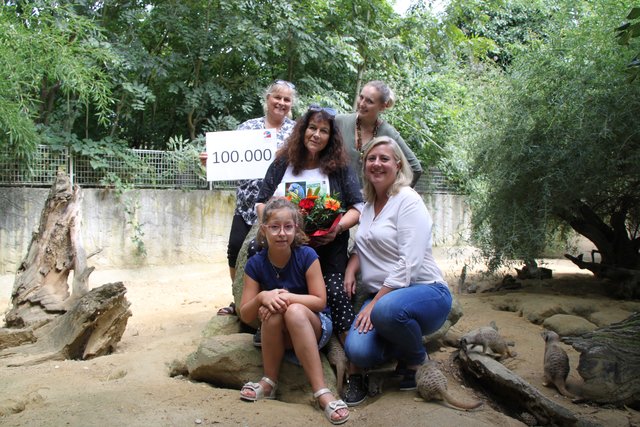 Die glücklichen Jahreskarten-Gewinner. | Foto: Zoo Linz