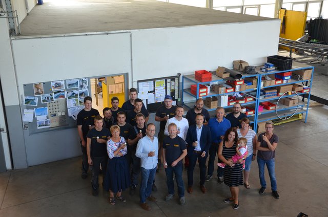 WB-Bezirksobmann Höllinger und Kooperationsraumsprecher Kumpfmüller besuchten die Firma Grabner Metalltechnik GmbH mit einer willkommenen Abkühlung und besprachen mit Geschäftsführer Franz Grabner und Prokurist Johannes Grabner die aktuelle Lehrlingssituation im Bezirk Rohrbach.