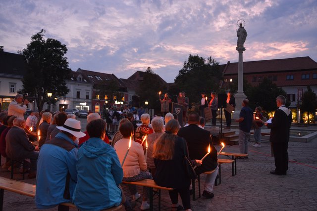 Beim ökumenischen Gebet am Hauptplatz wurde gemeinsam für den Frieden gebetet.