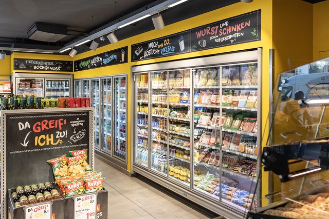 Die Innenansicht eines Billa-Unterwegs-Shops.