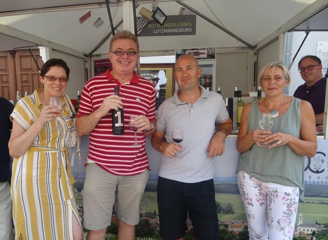 Karla Schöll-Tritremmel, Werner Schöll sowie Wolfgang Toth und Bettina Böhm. Diese, bekannt als “Da Rebler” gelten mit ihren Weinen, etwa mit “Da 1er Wein Cuveé” auf erfolgreiche “Aufsteiger” in der Weinszene.