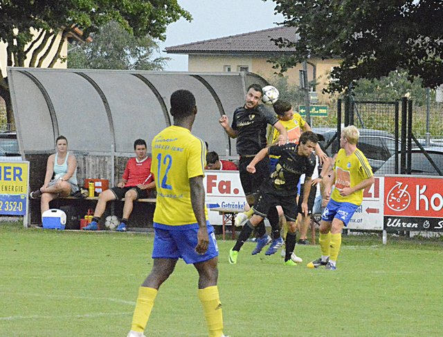 Viele Kopfballduelle in diesem Spiel