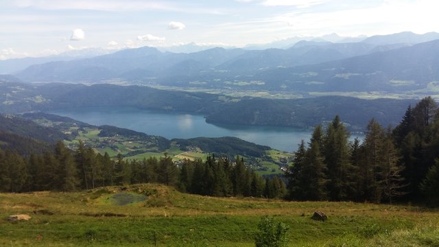 Wunderschöner Ausblick von der Alexanderalm (Nockberge) über den Millstättersee in Kärnten