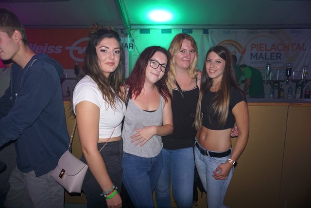Teresa Gruber, Anna Hölzl, Vanessa Groß und Nadine Kasser