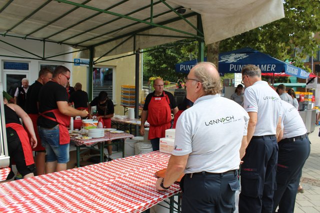 Die Bewirtung erfolgte durch die Kameradinnen und Kameraden der drei Freiwilligen Feuerwehren Lannach, Blumegg-Teipl und Breitenbach-Hötschdorf.  | Foto: Katrin Löschnig