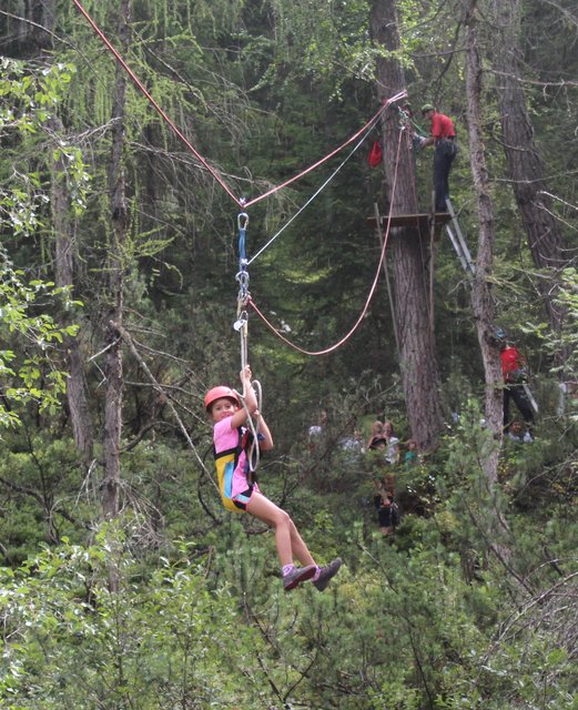 Lorena schwebte beim Flying Fox über den Gschnitzbach.