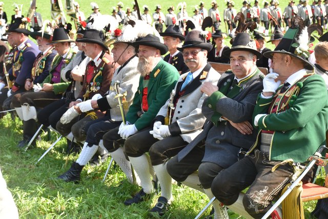 Die Ehrengäste bei der Feldmesse bei der Wöscherkapelle in Kaltenbach