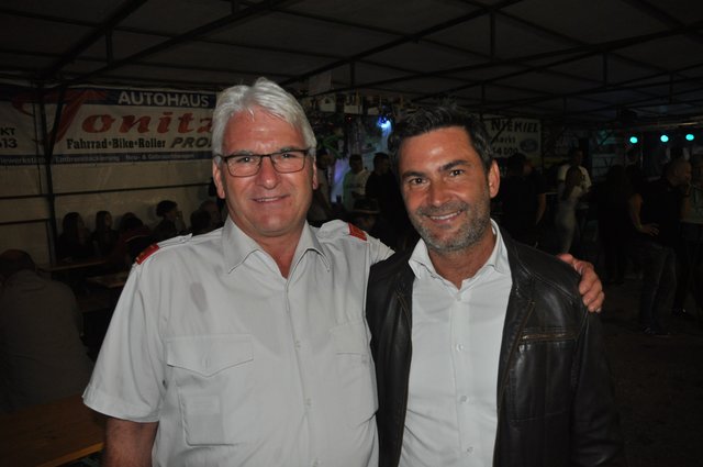 Feuerwehrkommandant Horst Sneditz mit Markus Lakounigg