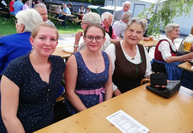 Anna Sand mit Enkelinnen