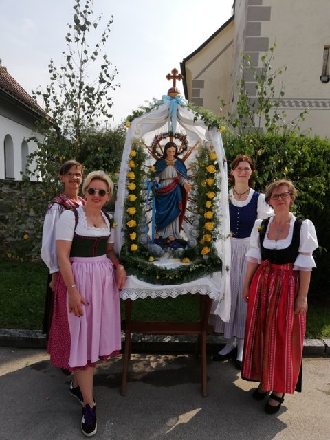 Frauenbildträgerinnen von links:
Brigitte Polster, Andrea Salzmann, Margret Rass, Barbara Sand