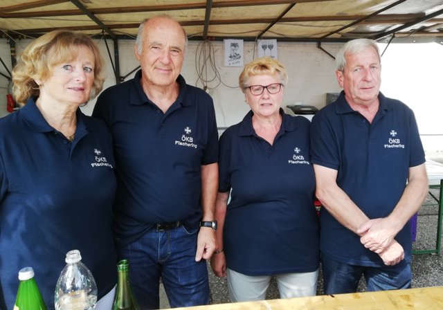 Ausschank-Team Fam. Wriesnik und Fam. Magnet