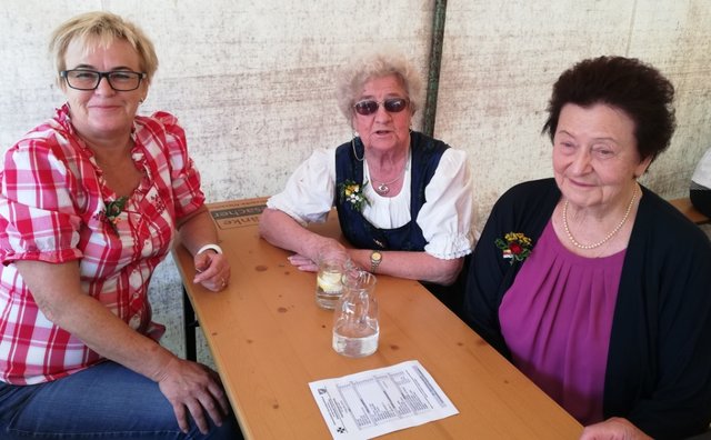 Frau Graf, Frau Rencher