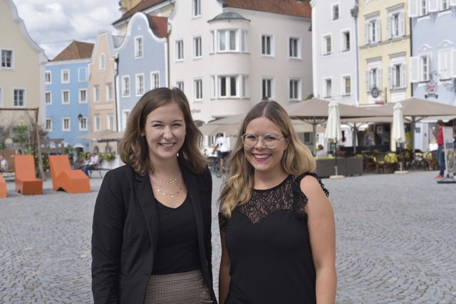 JVP-Landesobfrau Claudia Plakolm (l.) mit Isabella Roßdorfer.