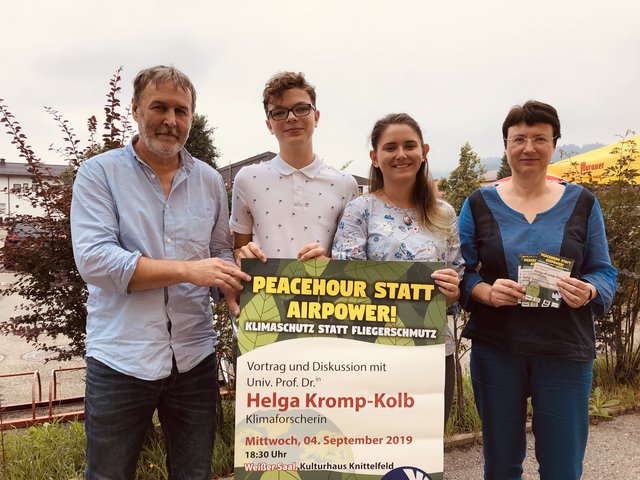 Gegen die Airpower: Erwin Webersink, Maximilian Berge, Maja Höggerl und Renate Pacher.
