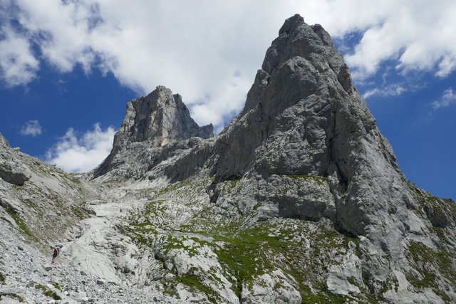 Großartig, sensationell, alpin: Die Szenerie beim Abstieg von der Griesscharte mit Großem und Kleinem Fieberhörndl.